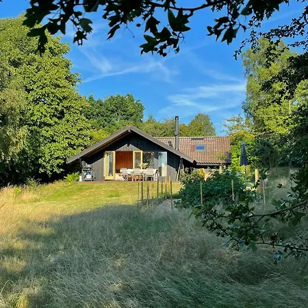 Modern 80s With A Wild Garden * Fårevejle